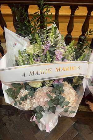 Obsèques de Marion Game en l'église Saint-Roch à Paris : les fleurs déposées par les petits-enfants de la comédienne