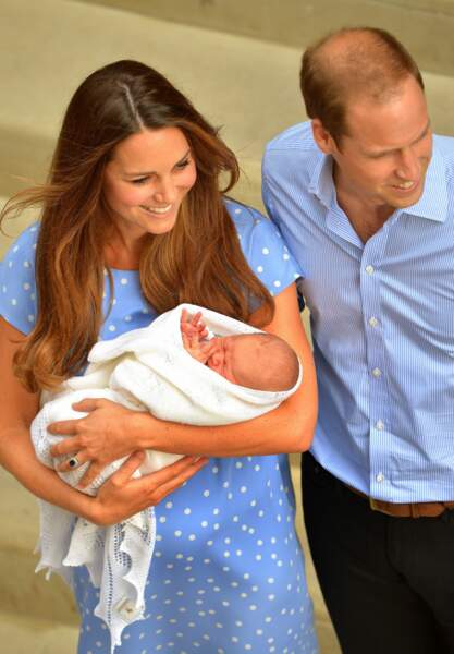 Prince George le lendemain de sa naissance, le 23 juillet 2013
