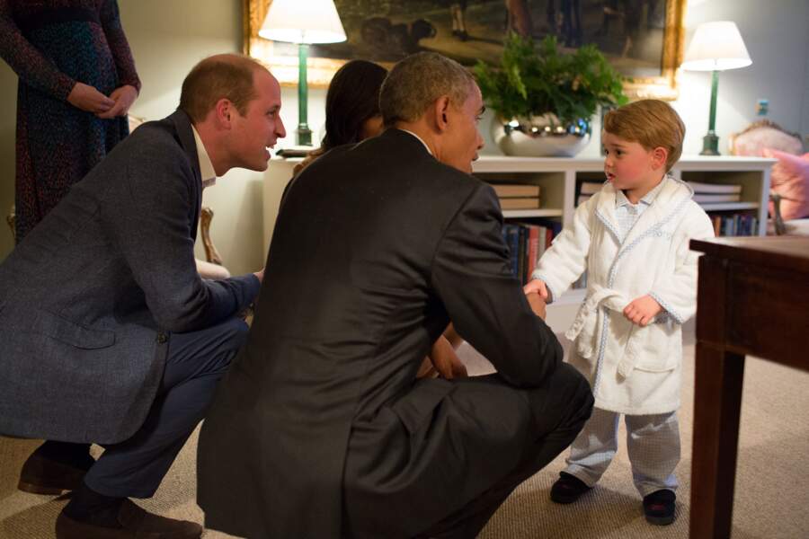 Le 22 avril 2016, le prince George, 2 ans et demi, rencontre Barack et Michele Obama, à Kensington Palace