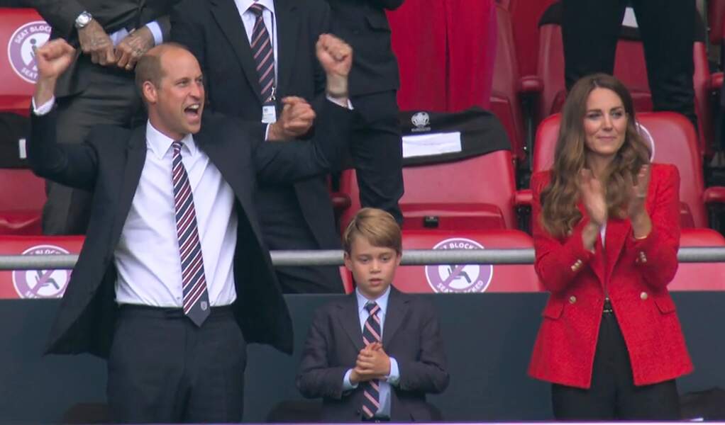 Le 29 juin 2021, le prince George assiste avec ses parents au match Angleterre - Allemagne à Wembley dans le cadre de l'Euro 2020
