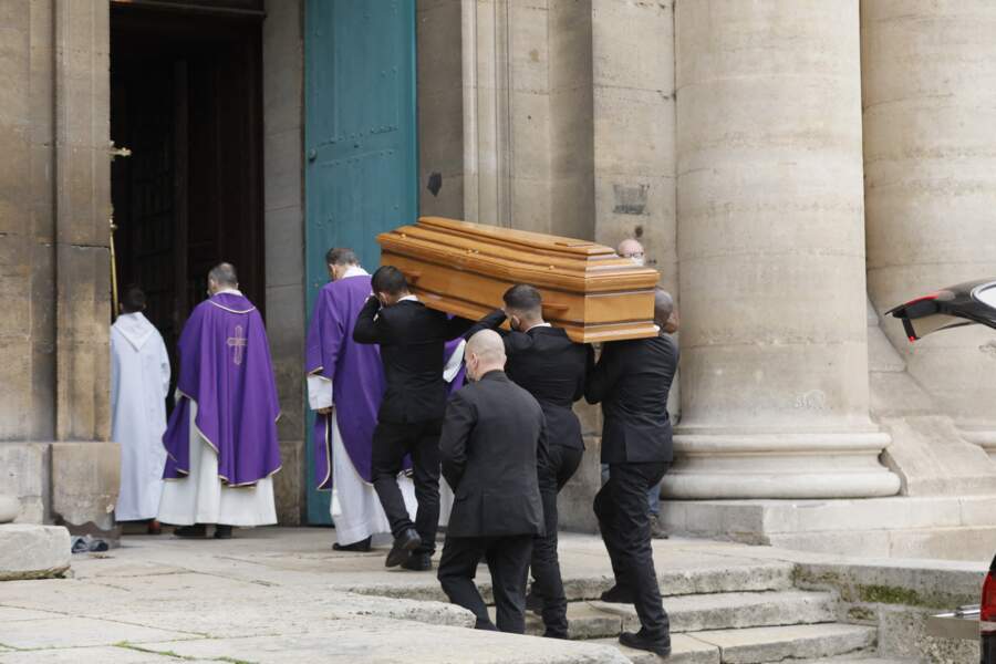 Maryse Wolinski rejoint son mari Georges, assassiné de sang froid lors de l'attentat dans les locaux de Charlie Hebdo le 7 janvier 2015.