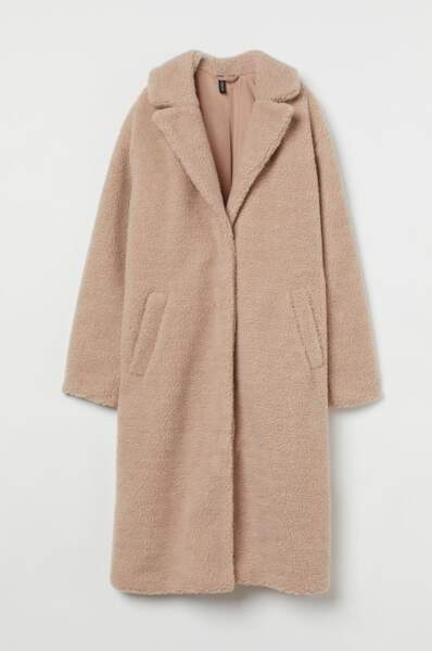 Manteau teddy long H&M, 29,99 euros au lieu de 59,99 euros