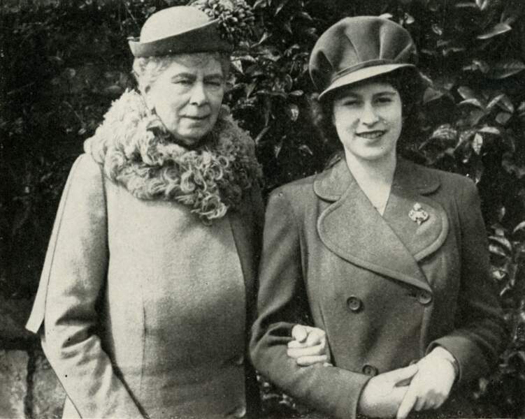 La Reine Mary avec Elizabeth II. 