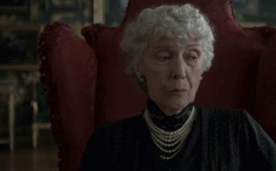 Eileen Atkins dans le rôle de la Reine Mary.