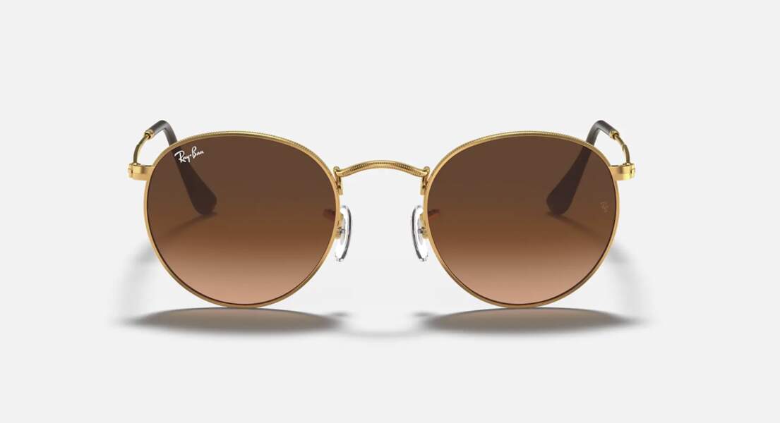 Pour les blondes : les lunettes de soleil RB3447 Ray-Ban, 155 euros