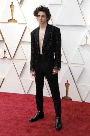 Oscars 2022 : Timothee Chalamet sans chemise sur le tapis rouge, une apparition commentée 