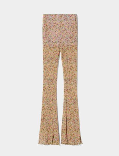 Pantalon flare plissé résille Bershka, 25,99 euros