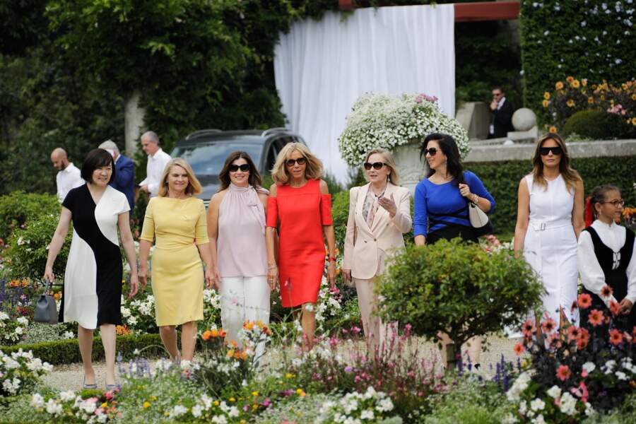 Brigitte Macron et les conjointes des autres chefs d'Etat visitent la ville d'Espelette en marge du sommet du G7 à Biarritz, le 25 août 2019.
