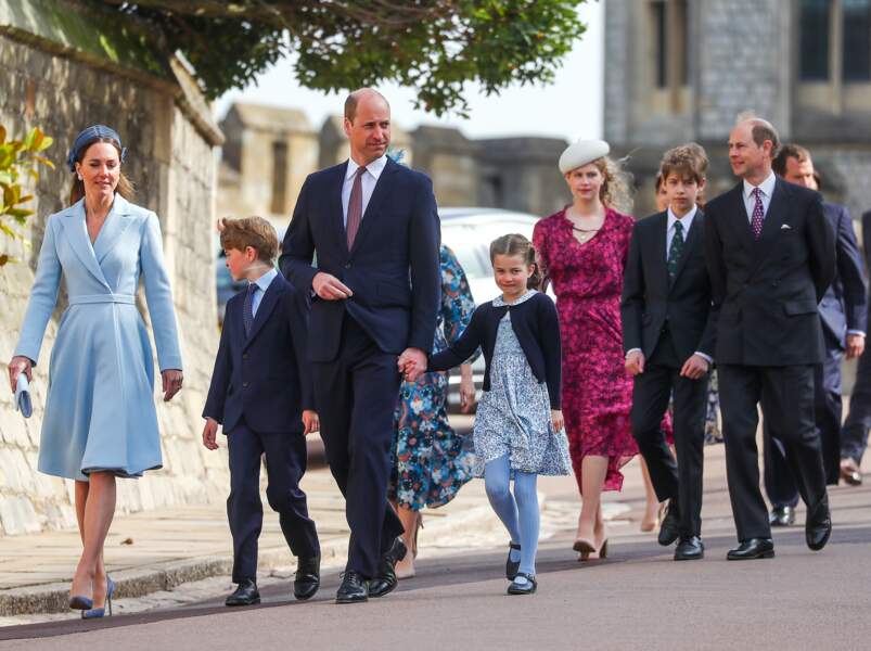 Kate Middleton, le prince William et leurs enfants George et Charlotte, le prince Edward, Lady Louise et James à la messe de Pâques