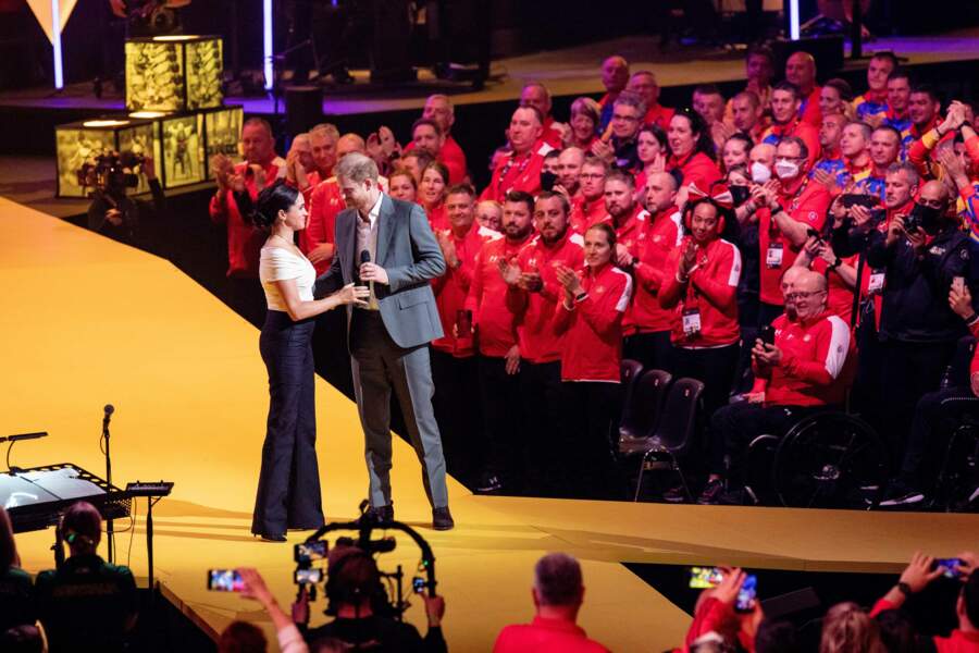 Le prince Harry et Meghan Markle très amoureux lors des Invictus Games à La Haye en avril 2022