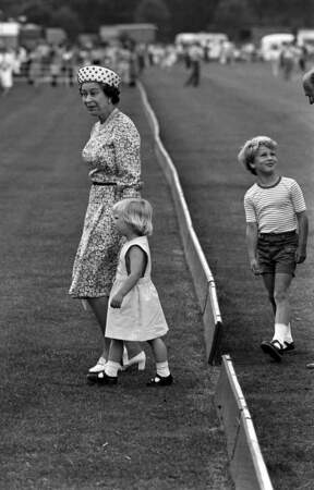  La reine Elizabeth célèbre ses 96 ans la reine avec Peter et Zara les enfants de la princesse Anne