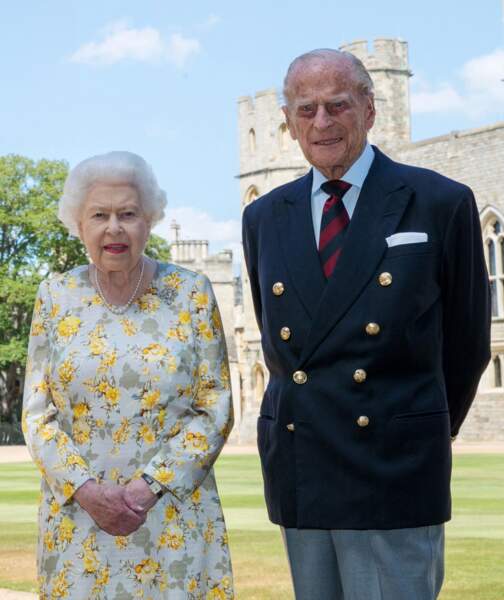La reine Elizabeth célèbre ses 96 ans dans les jardins de Windsor avec Philip en 2020