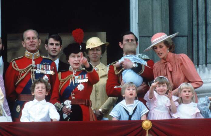 La reine Elizabeth célèbre ses 96 ans : sur le balcon de Buckingham en 1985 avec la famille royale 