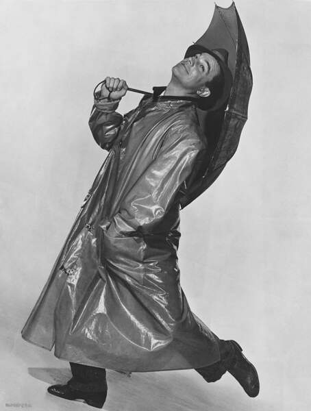 Gene Kelly, acteur mythique de comédies musicales des années 1940 et 1950, dont le "Chantons sous la pluie" (1952).