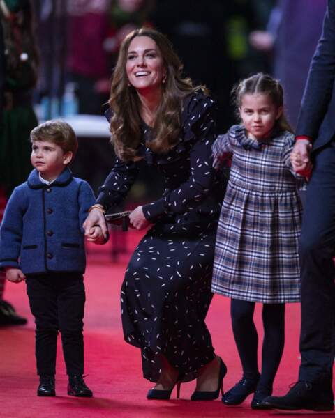 La princesse Charlotte à 5 ans au Palladium de Londres avec son frère Louis et Kate Middleton