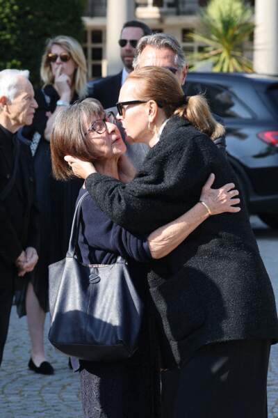 Obsèques de Régine : Carole Bouquet et Jane Birkin unies dans la peine