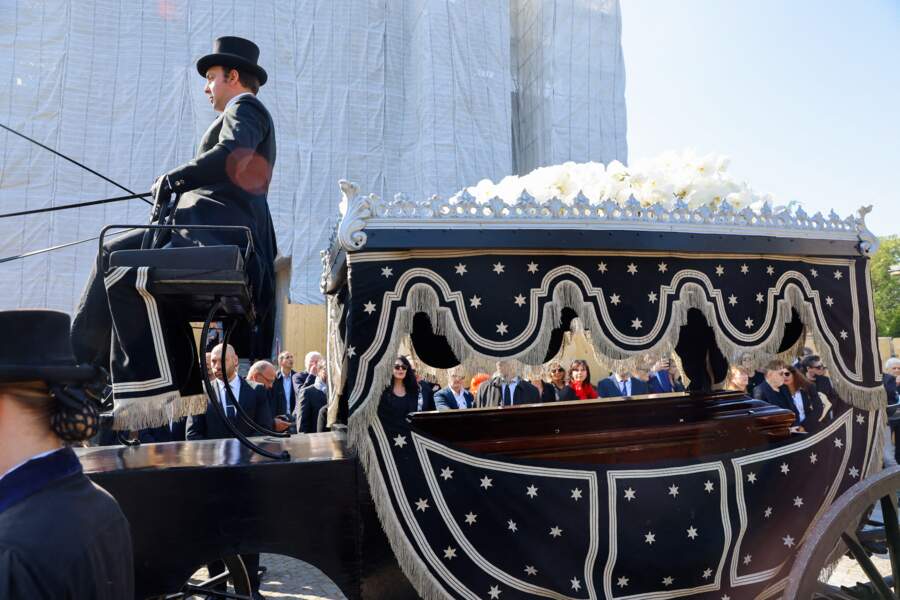 Obsèques de Régine : le carrosse contenant le cercueil de Régine