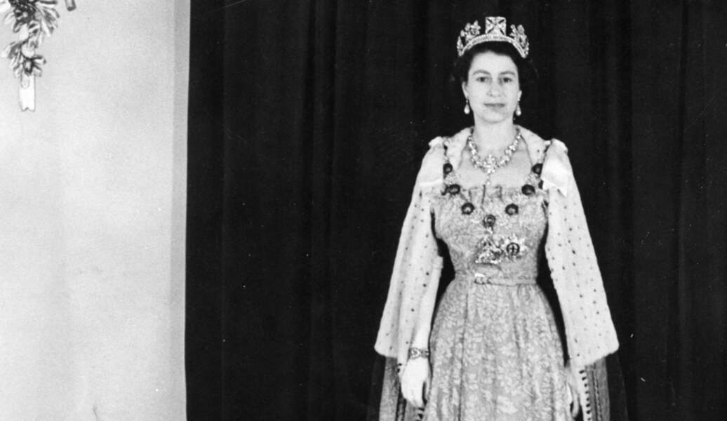 Discours du trône : la reine Elizabeth II en novembre 1952 à son retour du premier discours devant le parlement