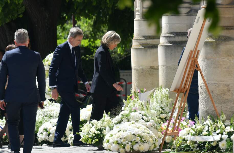Bernard Arnault se rend aux obsèques d'Antoine Alléno à la Collégiale de Poissy le 13 mai 2022