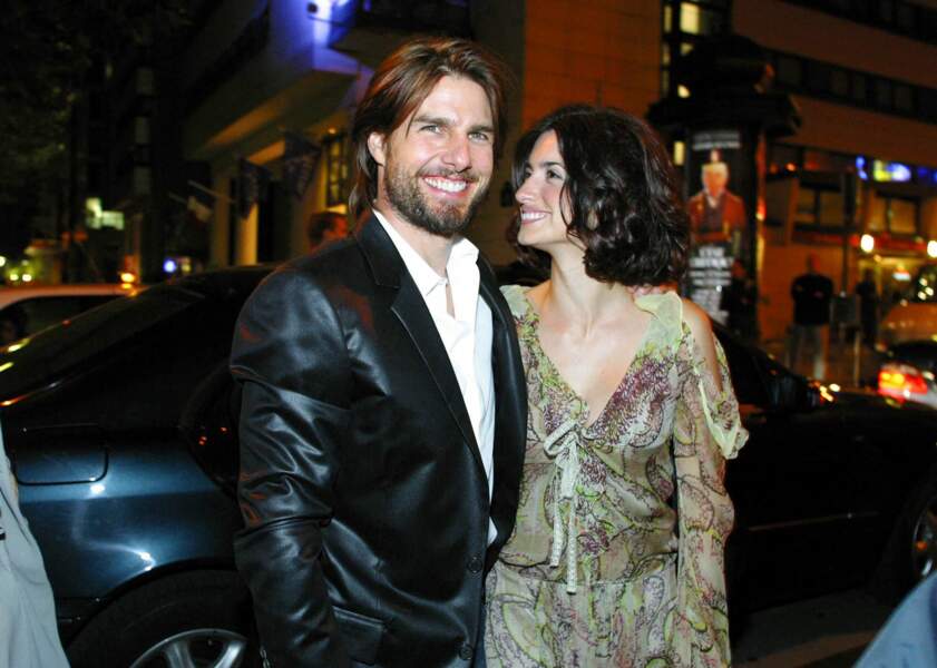 Tom Cruise et pose à côté de Penelope Cruz en 2001
