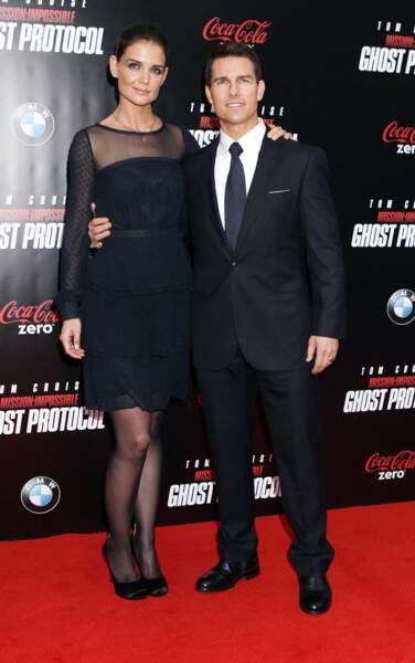 Tom Cruise pose à côté de Katie Holmes, la mère de sa fille 