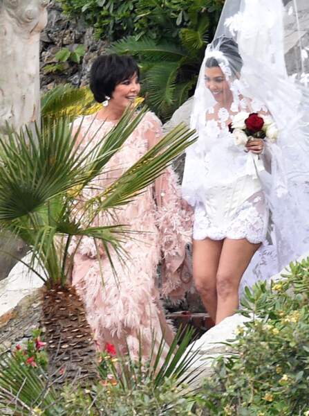 Mariage de Kourtney Kardashian et Travis Barker le 22 mai 2022 : Kourtney et sa mère Kris Jenner 