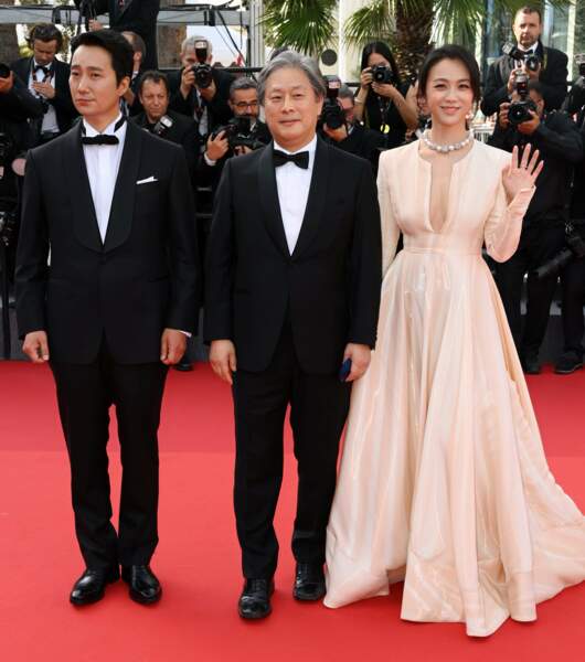 Park Chan-wook, Go Kyung-Pyo et Tang Wei sur le tapis rouge de Decision To Leave