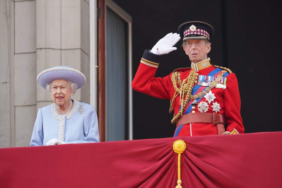 La reine Elizabeth II au balcon de Buckingham aux côtés du duc de Kent à l'occasion de son jubilé de platine
