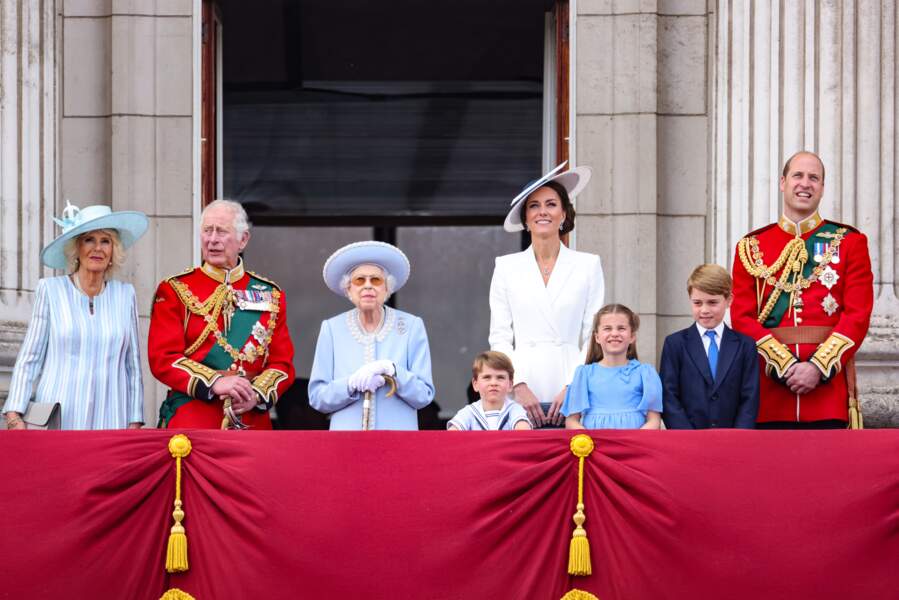 Jubilé de la reine Elizabeth II : Camilla Parker Bowles, le prince Charles, la reine Elizabeth II, le prince Louis, Kate Middleton, la princesse Charlotte, le prince George, le prince William