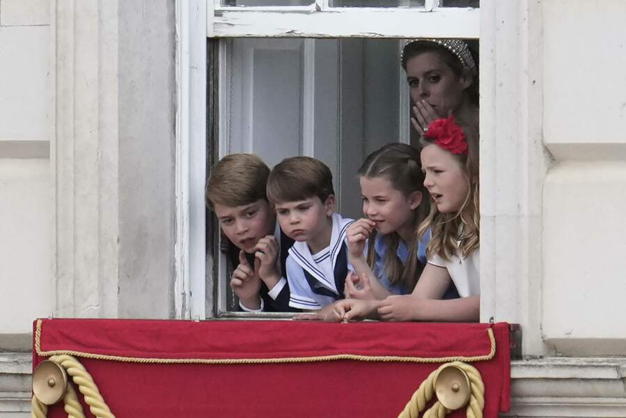 Jubilé de la reine Elizabeth II : les enfants pendant le défilé