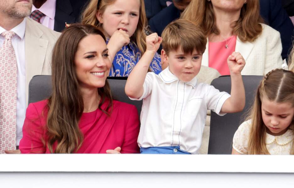 Kate Middleton, le prince Louis enthousiaste et la princesse Charlotte pour le défilé du Jubilé de platine