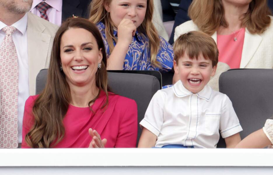 Kate Middleton et le prince Louis souriant pour le défilé du Jubilé de platine