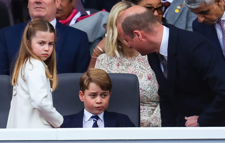 La princesse Charlotte, le prince George et le prince William pour le défilé du Jubilé de platine