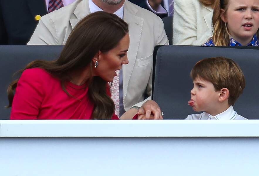 Kate Middleton et le prince Louis facétieux pour le défilé du Jubilé de platine