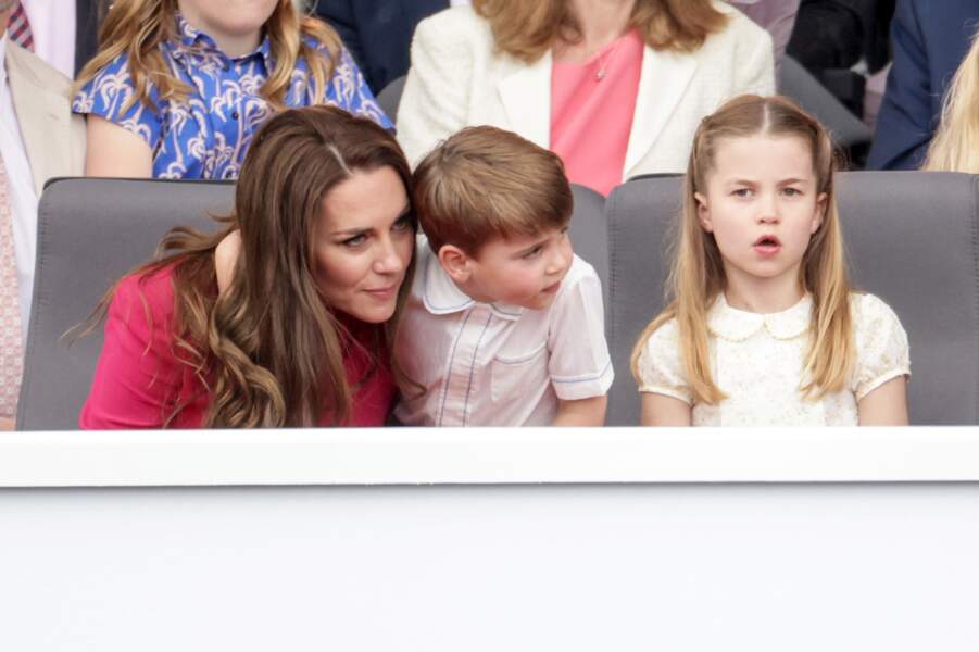 Kate Middleton, le prince Louis câlin et la princesse Charlotte pour le défilé du Jubilé de platine