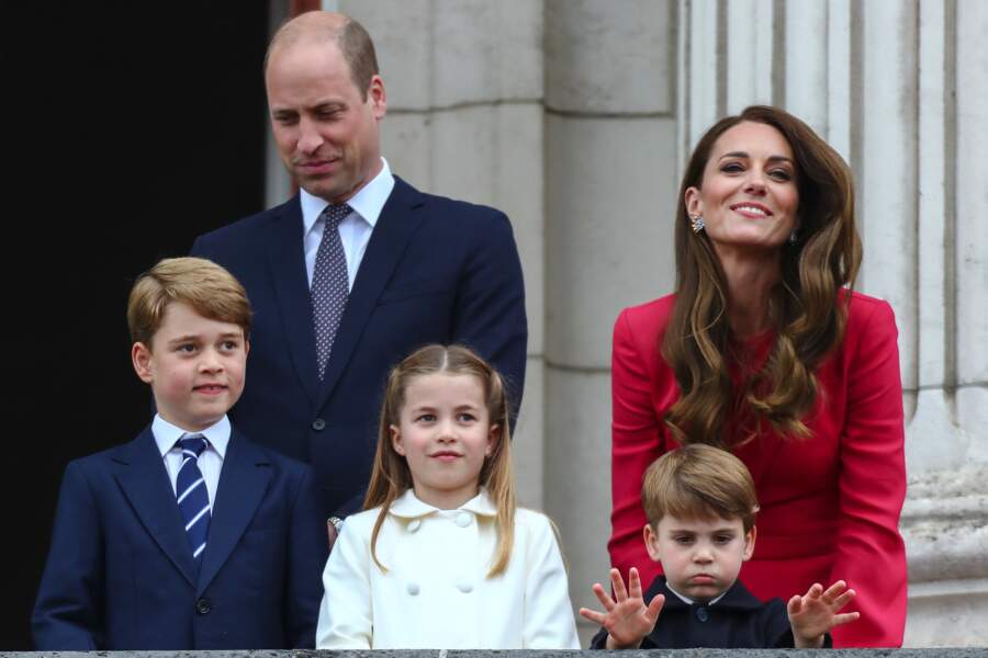 Le prince George, le prince William, la princesse Charlotte, le prince Louis et Kate Middleton pour le défilé du Jubilé de platine