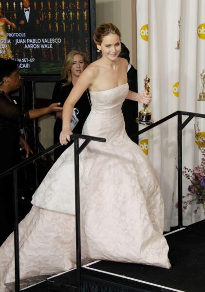 Jennifer Lawrence a simulé sa chute aux Oscars