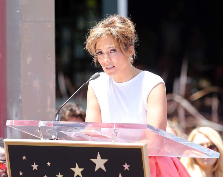 Jennifer Lopez à 44 ans sur le Walk of Fame à Hollywood, en 2013