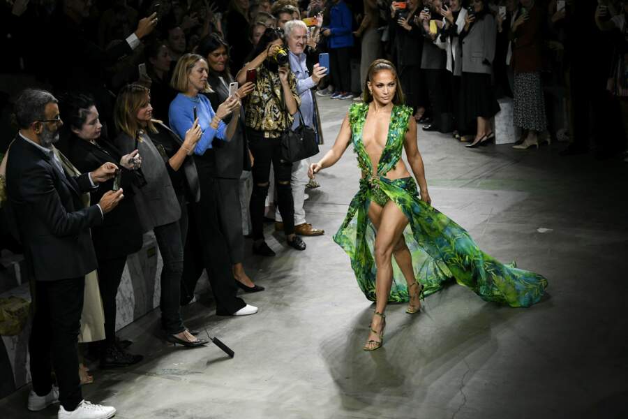 Jennifer Lopez à 50 ans, lors de la Fashion Week de Milan, en 2019