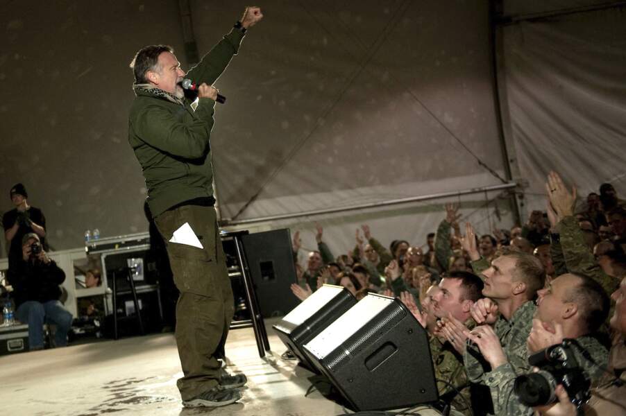 En 2010 lors de sa visite aux soldats américains en Afghanistan