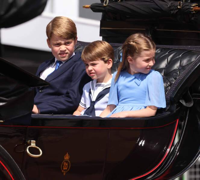 Le 2 juin 2022, lors du défilé Trooping the colour pour le 70ème anniversaire de règne de la reine Elizabeth II, avec Charlotte et Louis