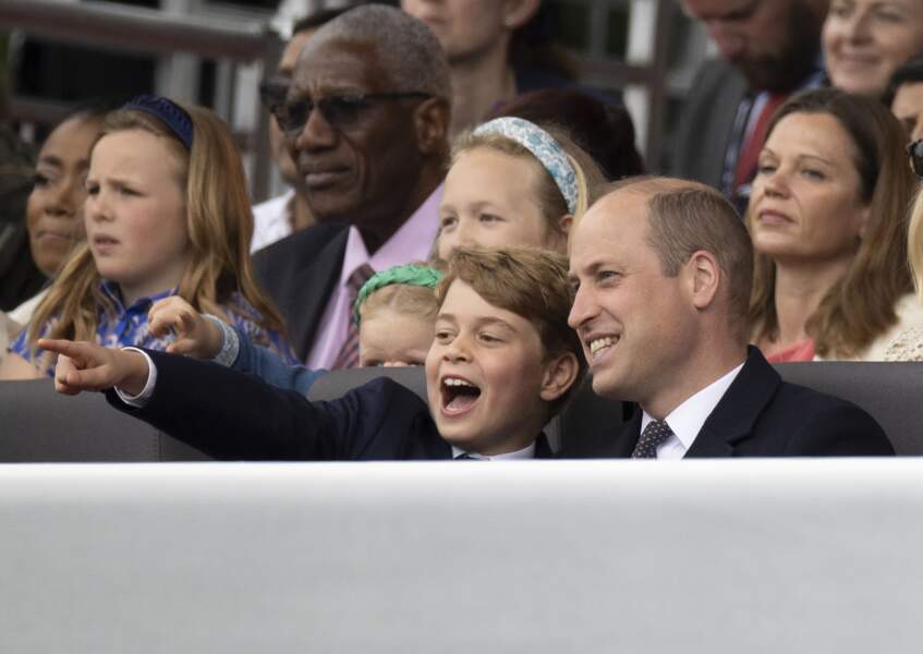 Le 5 juin 2022, le prince George avec son père lors du 70ème anniversaire de règne de la reine Elizabeth II, avec la famille royale