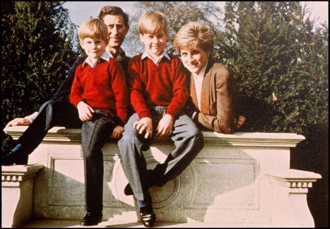 Le prince Charles et la princesse Diana avec leurs enfants William et Harry, en 1991