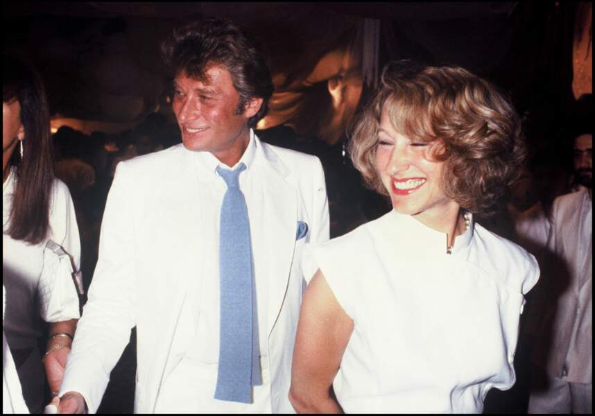 Nathalie Baye en 1984, à l'âge de 36 ans, avec Johnny Hallyday au mariage d'Eddie Barclay à Paris