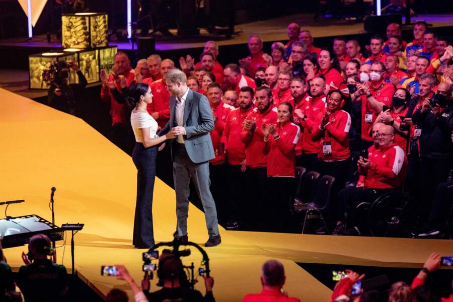 Le prince Harry et son épouse Meghan Markle lors de la cérémonie d'ouverture des Invictus Games 2020 à La Haye, le 16 avril 2022
