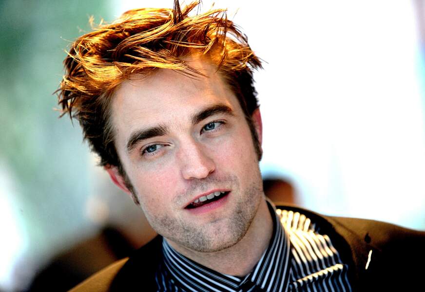 Robert Pattinson a joué Edward Cullen dans Twilight. Il a été en couple avec Kristen Stewart, sa partenaire dans la saga, de 2009 à 2013 puis avec la chanteuse FKA Twigs de 2014 à 2017