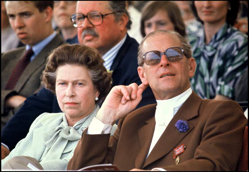 En 1982, la Reine Elizabeth II et le Prince Philip assistent à une rencontre sportive.