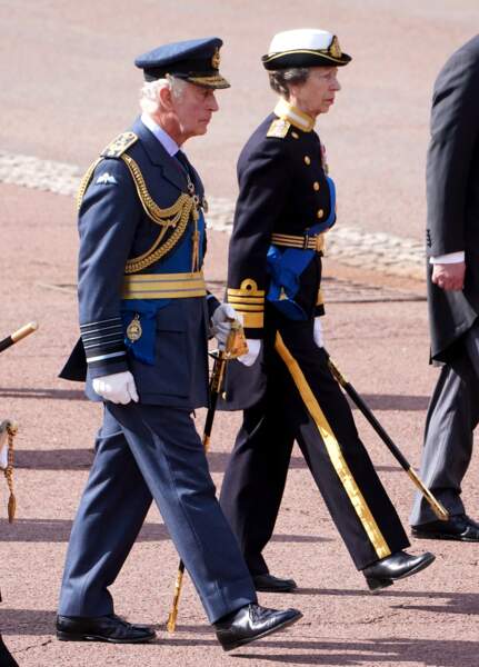 Procession du cercueil de la reine Elizabeth II : le roi Charles III et sa sœur, la princesse Anne