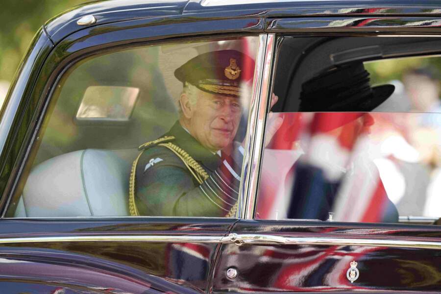 Le roi Charles III et la reine consort Camilla quittent Westminster Hall après s'être recueillis devant le cercueil de la reine Elizabeth II
