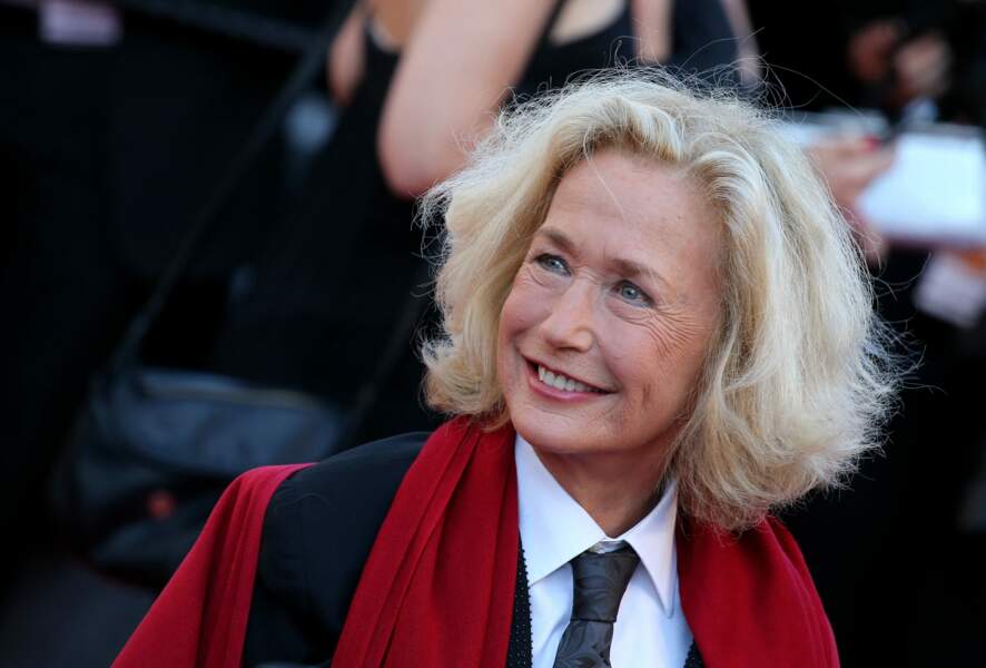 Dix ans plus tard en 2015, l'actrice arbore sa chevelure emblématique en carré à l'orée de ses 70 ans à Cannes.